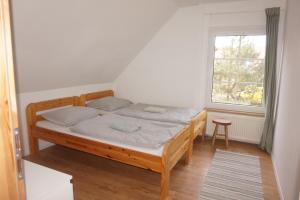 a bedroom with a bed and a window at Ferienwohnung in Möllenhagen
