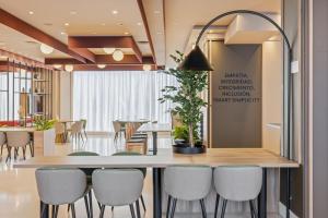 a dining room with a table and chairs at B&B HOTEL Tarragona Valls in Valls