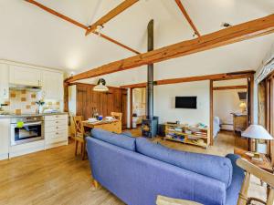 a living room with a blue couch and a kitchen at 1 Bed in Battle oc-94675 in Warbleton