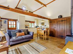 a living room with a couch and a kitchen at 1 Bed in Battle oc-94675 in Warbleton