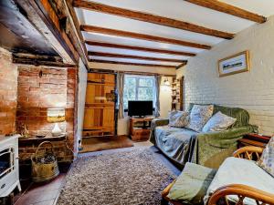 a living room with a couch and a tv at 1 Bed in Northiam oc-bt033 in Northiam