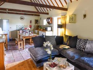 a living room with a couch and a table at 2 Bed in Briston oc-kt009 in Briston