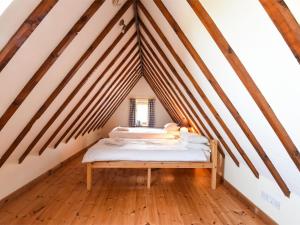a bed in a room with wooden beams at 2 Bed in Briston oc-kt009 in Briston +4 photos