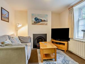 a living room with a couch and a tv at 1 Bed in Wymondham oc-43278 in Wymondham