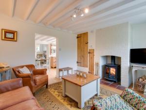 a living room with a couch and a fireplace at 2 Bed in Syderstone oc-kt197 in Syderstone