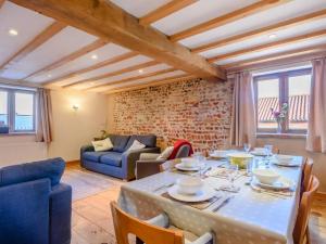 a living room with a table and a couch at 3 Bed in Corpusty oc-ottn8 in Corpusty
