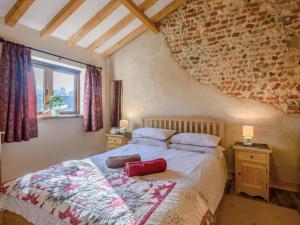 a bedroom with a bed with two pillows on it at 3 Bed in Corpusty oc-ottn8 in Corpusty