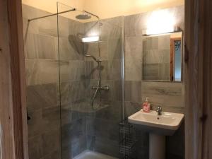 a bathroom with a shower and a sink at 3 Bed in Corpusty oc-ottn8 in Corpusty +8 photos