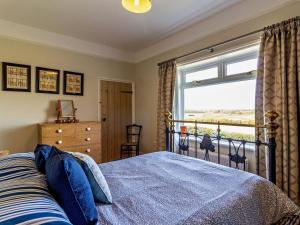 a bedroom with a bed and a large window at 2 Bed in Shereford oc-kt156 in Tatterford