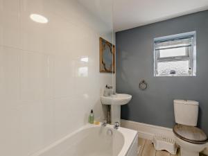 a bathroom with a tub and a toilet and a sink at 2 Bed in Melton Constable oc-91371 in Briston +8 photos