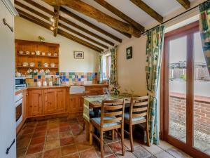 a kitchen with a table and chairs in a room at 2 Bed in Kings Lynn oc-77765 in Tattersett