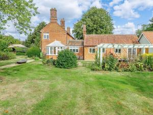 an old brick house with a yard in front of it at 5 Bed in Dereham oc-89542 in Swanton Morley