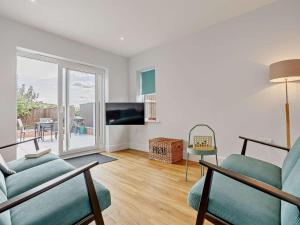 a living room with a couch and a table at 2 Bed in Mablethorpe oc-93143 in Trusthorpe