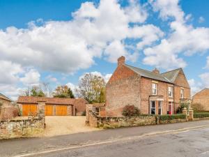 an old brick house on the side of a street at 5 Bed in Wisbech oc-90134 in Wisbech