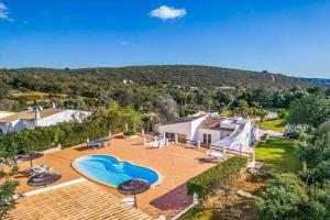 an aerial view of a house with a swimming pool at Casa Jardim in Loulé