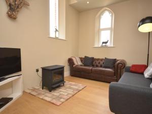 a living room with a couch and a stove at 2 Bed in Alford oc-42581 in Ulceby