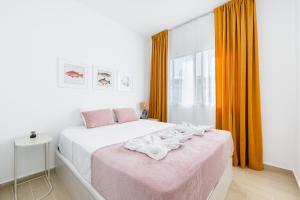 a bedroom with two beds and a window at Lago Jardin 69 in Los Altos +15 photos