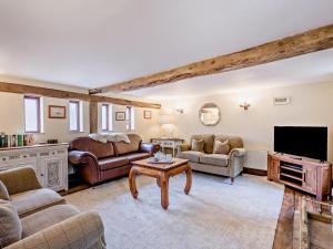 a living room with a couch and a tv at 2 Bed in Thetford oc-57886 in Saham Toney