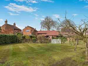a yard with a fence and some houses at 1 Bed in Thetford oc-57889 in Saham Toney