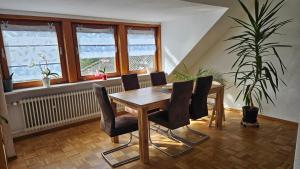a dining room with a wooden table and chairs at Ferienwohnung Ekaterina in Faßberg
