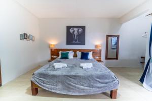 a bedroom with a large bed with two towels at Authentic Nest in La Gaulette
