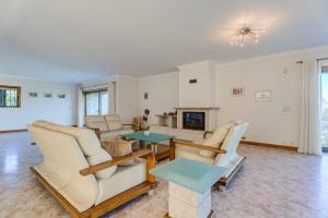 a living room with chairs and a table at Lagos House in Braga