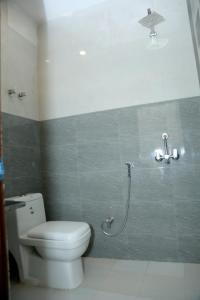 a bathroom with a toilet and a shower at The Charlie Backpackers in New Delhi