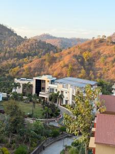 a view of a city with a mountain in the background at Hotel Anan Palace in Ābu Road