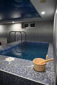 a swimming pool with a tub in the middle at Hotel Nicholas in Chişinău
