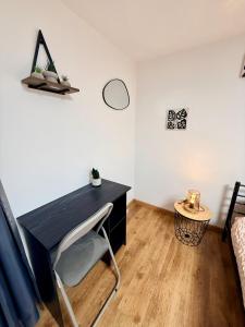 a room with a black desk and a chair at Chez Niko in Martigues
