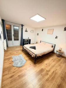 a bedroom with a bed and a wooden floor at Chez Niko in Martigues
