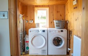 a washer and dryer in a small room at Ben Edra Croft in Staffin