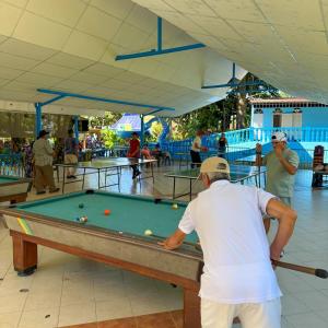 a man playing a game of pool in a mall at Hotel campestre los gabrieles in Rivera