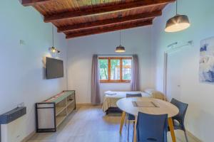 a living room with a table and a couch at Hostería Carelhue in San Carlos de Bariloche