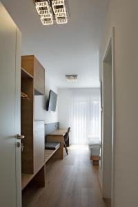 a room with a desk and a room with a table at Rooms Gašper 1 in Postojna