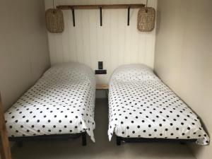 two beds sitting next to each other in a room at Martinette in Saint-Pair-sur-Mer