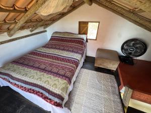 an attic bedroom with a bed in a house at Casa Pathuá Corumbau in Corumbau