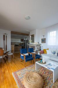 a living room with a couch and a table at Villa Branko 12km from Dubrovnik in Ravno