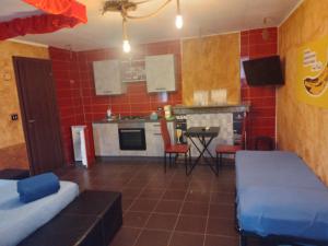 a room with a kitchen and a living room at Al vico art in Crosia
