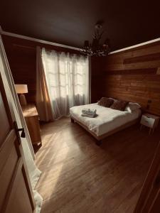 a small bedroom with a bed and a window at Auvers Wood lodge in Auvers-sur-Oise +11 photos