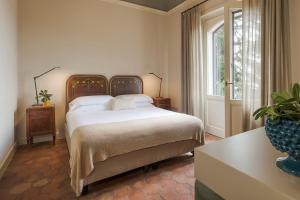 a bedroom with a large bed and a window at Wine Resort Villagrande in Milo +55 photos