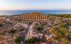 an aerial view of the acropolis of athens with the ocean at Centro-Archimede Rooms in Castelvetrano Selinunte