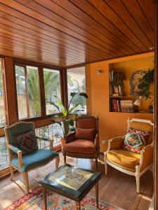 a living room with two chairs and a table at Casa do Ribeirinho in Amarante