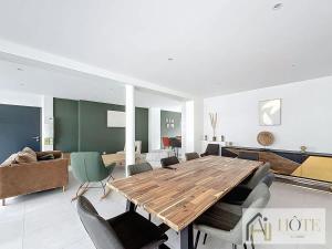 a living room with a wooden table and chairs at L'Instant Elégant - Plage à 100m in Bray-Dunes