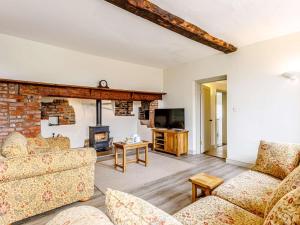 a living room with a couch and a fireplace at 2 Bed in Taunton oc-blafa in Oake