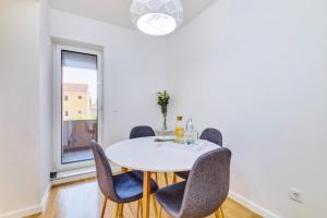 a dining room with a white table and chairs at Beautiful new apartment Blaz in Mali Lošinj
