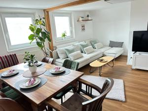 a living room with a table and a couch at Altstadt Appartement in Ingolstadt