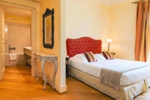 a bedroom with a large bed and a bathroom at Siri Hotel in Fano +24 photos