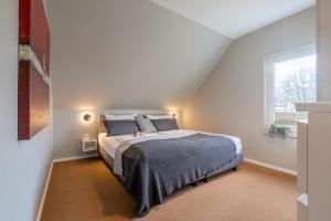 a bedroom with a large bed in a attic at Pier17 Appartement 3 in Borkum