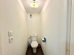a bathroom with a toilet and a light on the ceiling at Appartement centrale à 100 m des plages Rue de Provence in Saint-Raphaël